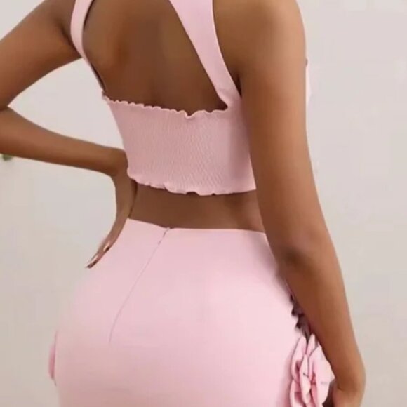 New MewMews Women's Sexy 2-Piece Pink Halter and Flower Skirt “Beautiful”!! - Picture 3 of 9